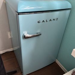 Mini Fridge 