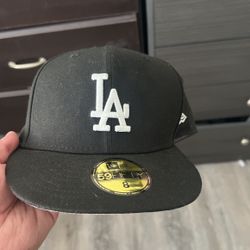 Size 8 Black LA Dodger Hat New
