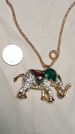 Elephant charm pendant crystal green 3D chain necklace