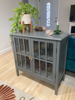 Accent cabinet