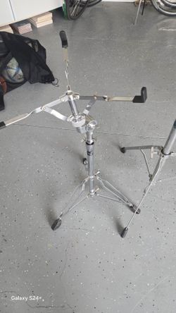 Free drum stand and musical stand