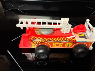 Vtg Fisher Price fire engine