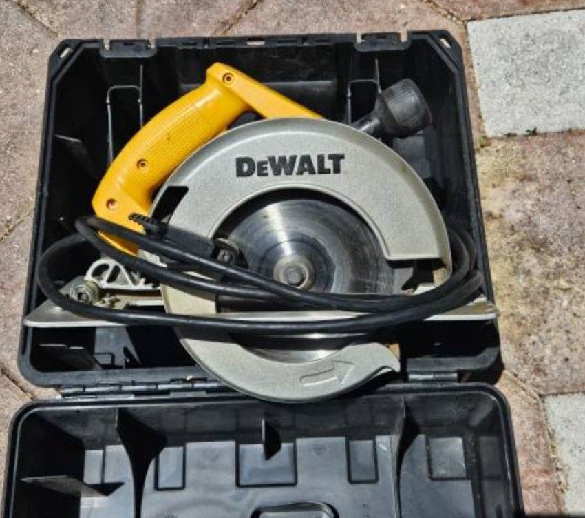 Dewalt 7 1/4 Corded Circular Saw
