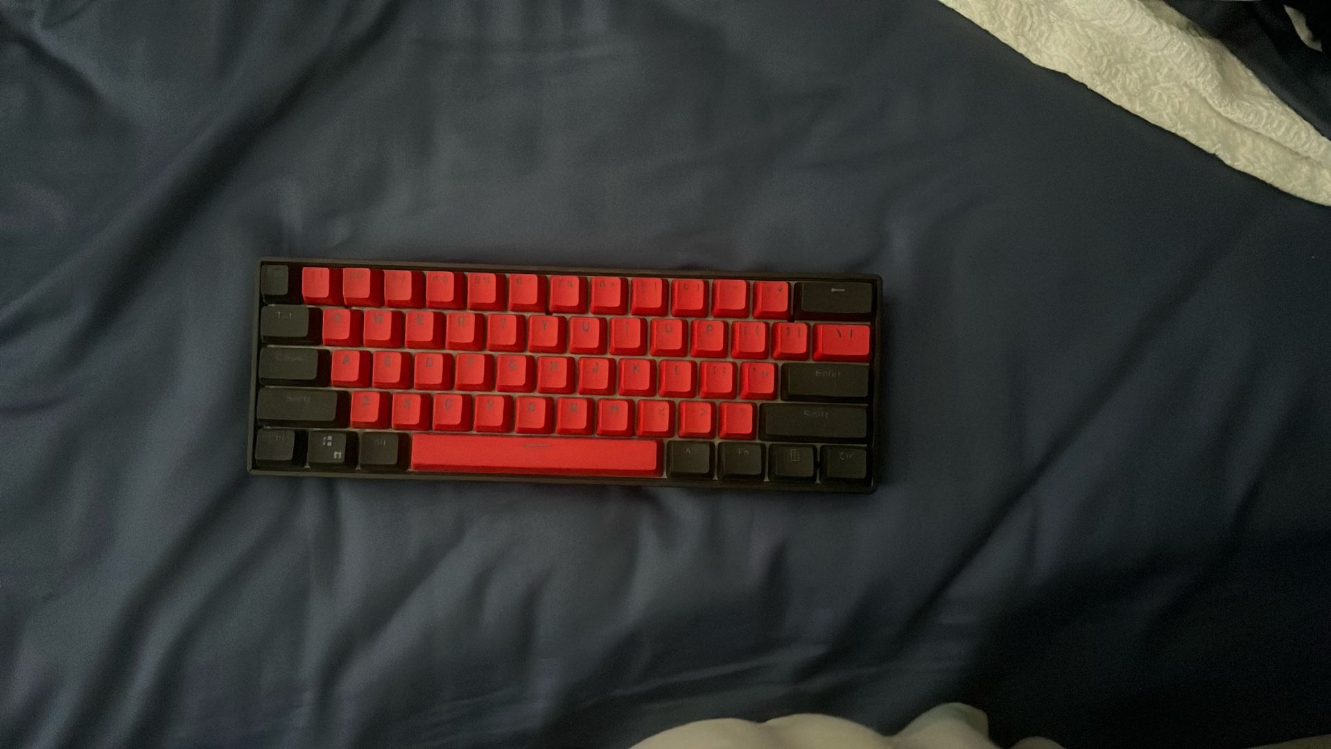 Gk61 Hot swap Gateron Blue Switches With Clix Keycaps