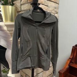 Lululemon Size 4 