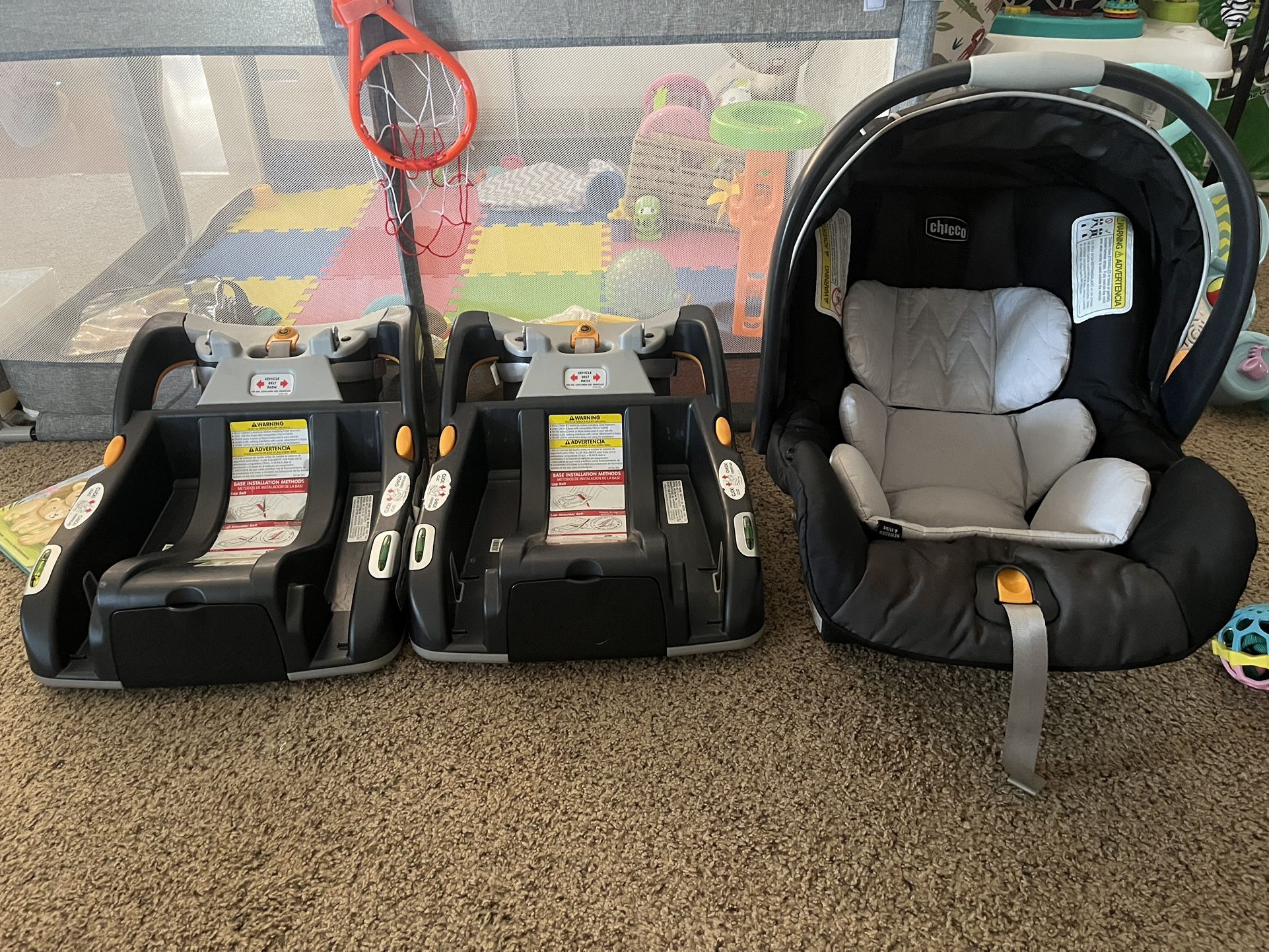 Chico Key Fit 30 Car seat With Infant Insert And 2 Bases