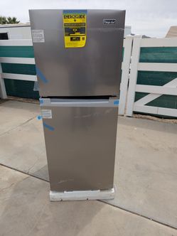 New Magic Chef 7.3 Cu Ft Mini Fridge w/Freezer