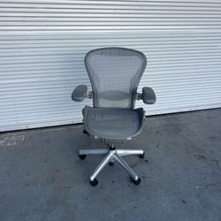 Herman Miller Aeron Size B Fully Loaded 