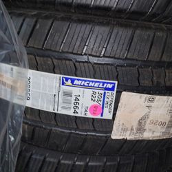 Tires 4ea  305/40R22 Brand New 