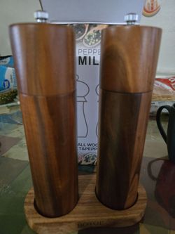 Tall Wooden Salt & Pepper Mill Set – Brand New