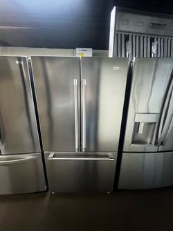 OPEN BOX BEKO COUNTER DEPTH FRENCH STYLE REFRIGERATOR WITH INTERNAL WATER/ICE