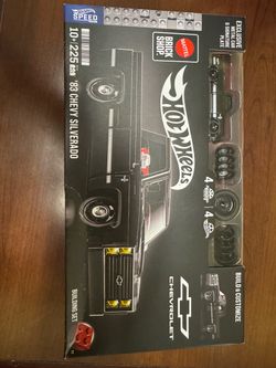 Hot Wheels Brick Shop ’83 Chevy Silverado Building Set – New – $50