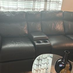 Living Room Set Like New ( Leather )