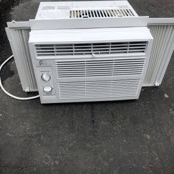 Very Good Condition Perfect Aire Air Conditioner 