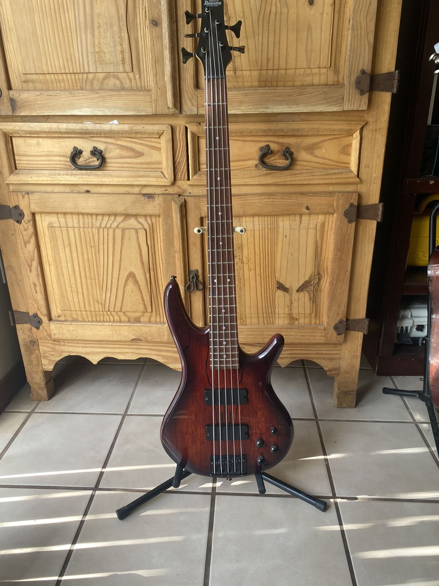 GREAT condition used Ibanez bass