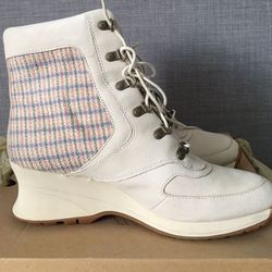 Timberland Women's Boots--Size 9M