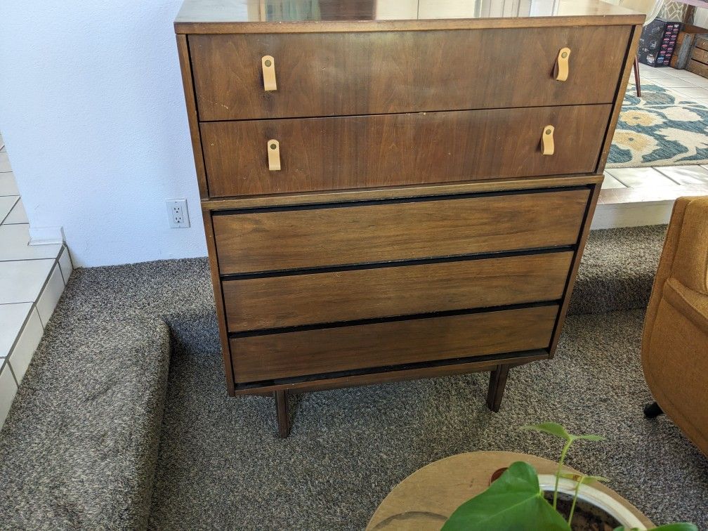 Mid Mod Dresser Chest Of Drawers