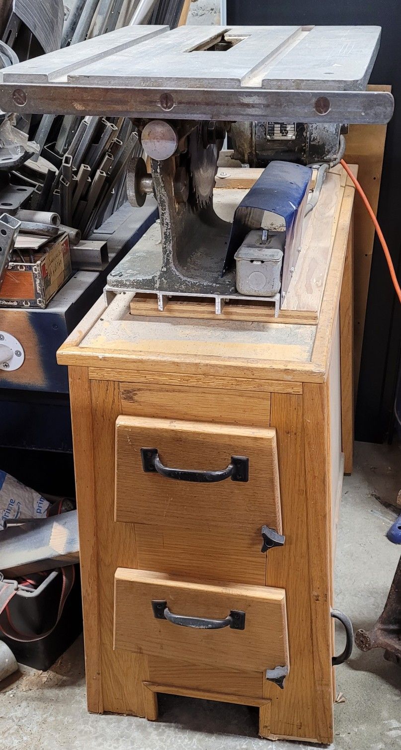 Table Saw With Stand 