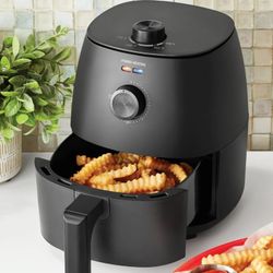 2.2 Qt Air Fryer In black - New