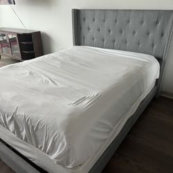 Queen bed/Mattress/Box spring