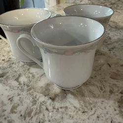 Set of 3 Delicate Floral Tea Cups