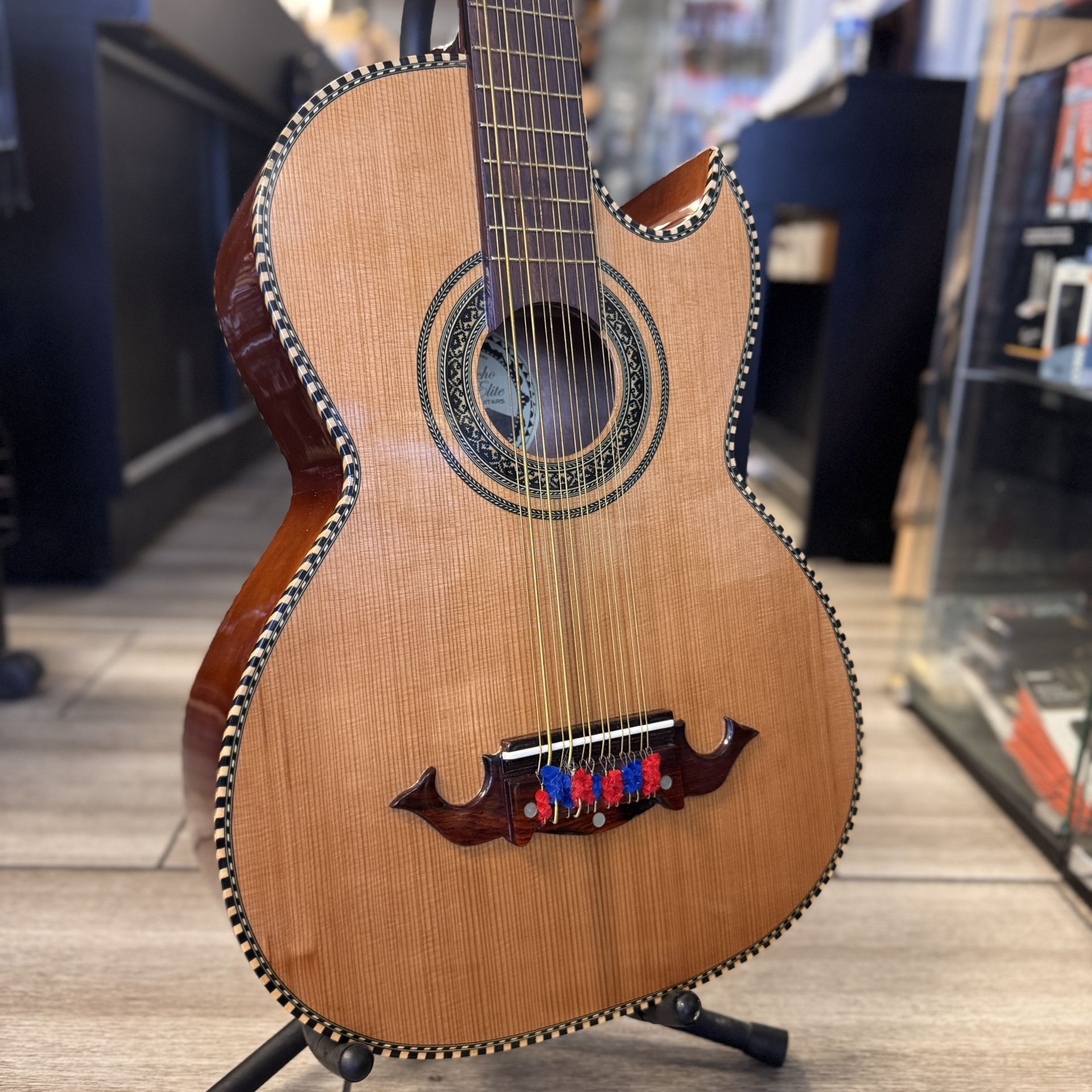 FLASH DEAL Paracho Victoria Bajo Sexto Light Fret Buzz