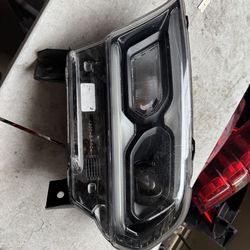 Dodge Durango left headlight Oem