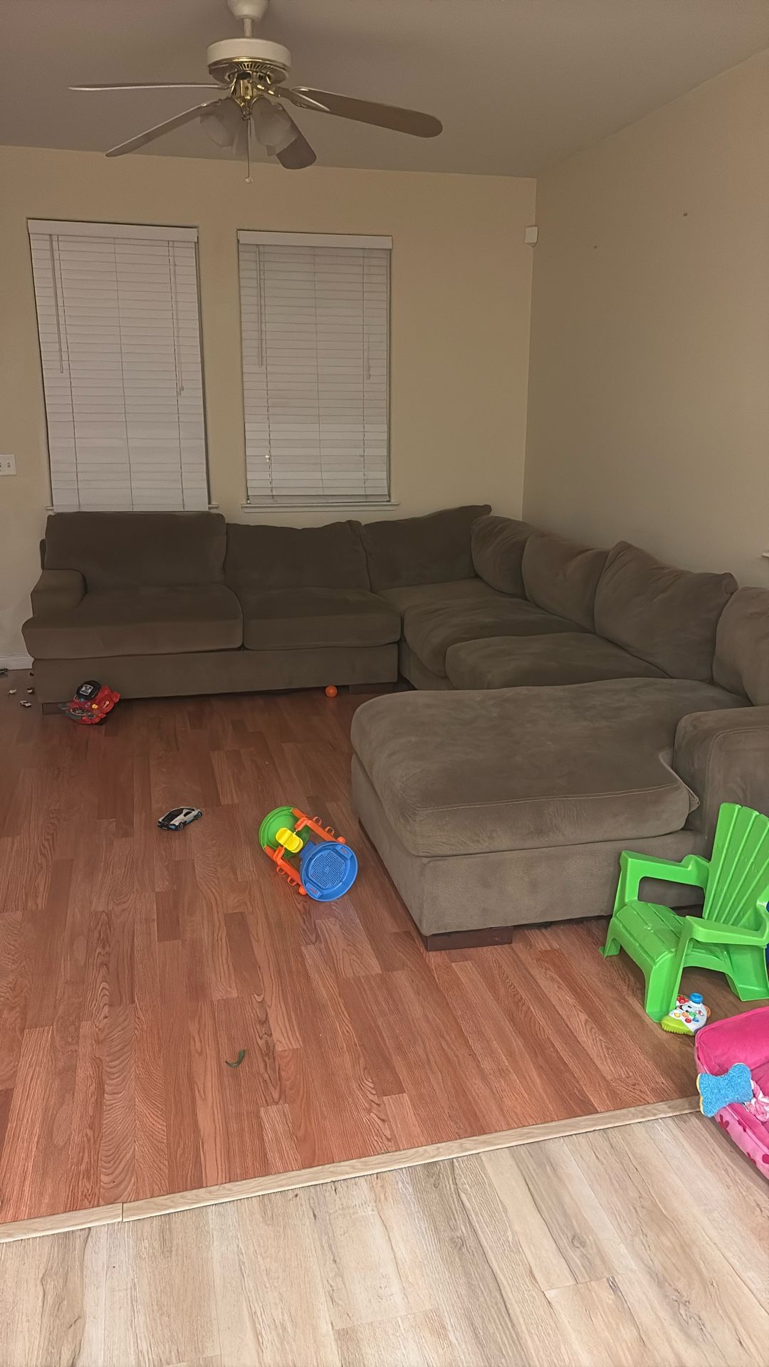 Brownish/greenish Sectional couch