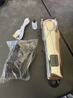Cordless hair clippers