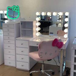 Make Up Vanity Hello Kitty Edition In Stock 