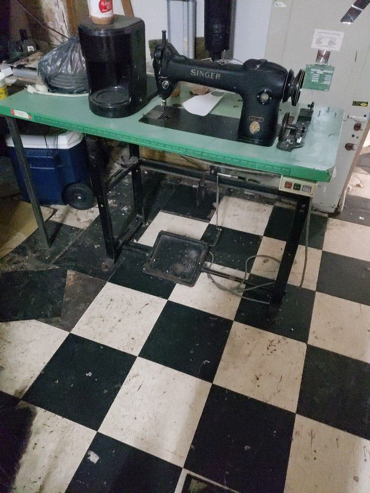 Singer Sewing Machine And Table