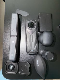 Insta 360 X5 bundle accessories