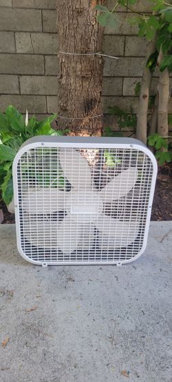 Holmes 20-in 3 -Speed Indoor White/Grey Box Fan Fan