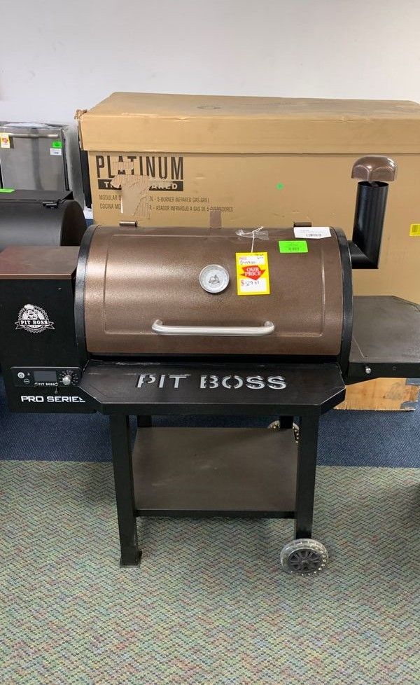 New Pit Boss Pellet Grill All new pro series 820 sq in black and chestnut A7