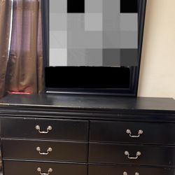 Dresser With Mirror 