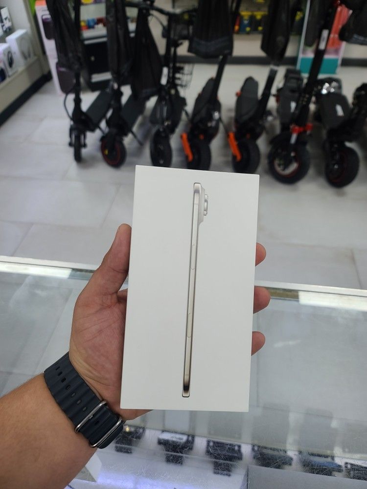 iPhone Air 256GB Unlocked! Finance For $50 Down Payment!!