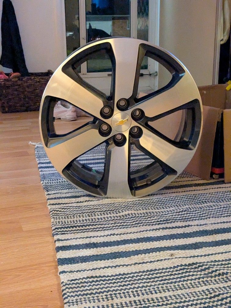 Chevy Factory Rims 20" . 6 Lugs
