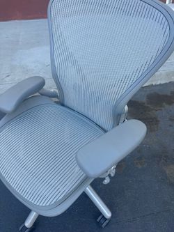 Aeron chairs in titanium, size B or C