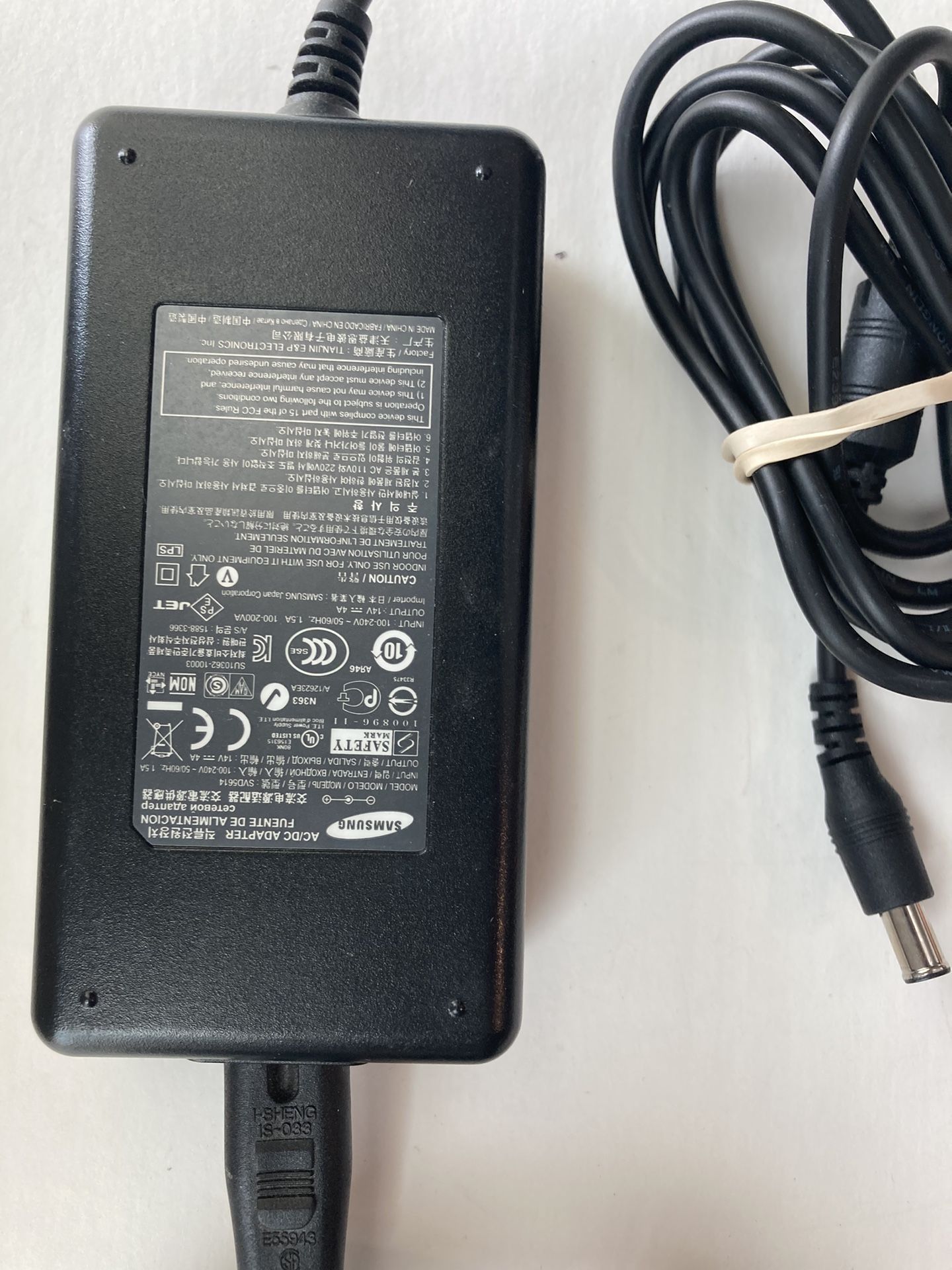 Samsung AC Adapter Power Cord for Laptop & Computer. Input: 100V-240V, Output: 14V, 4A