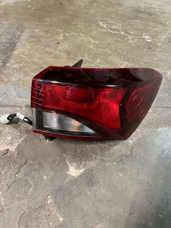 Passenger taillight fits 21-23 TRAILBLAZER