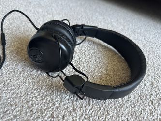 Wired headphones
