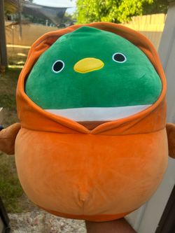 Squishmallow Avery the duck (Halloween/ pumpkin fit)