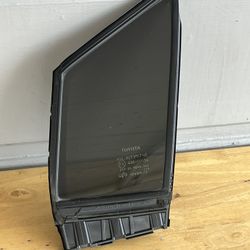 2020-2024 TOYOTA COROLLA SEDAN DRIVER SIDE FRONT DOOR WINDOW VENT GLASS OEM