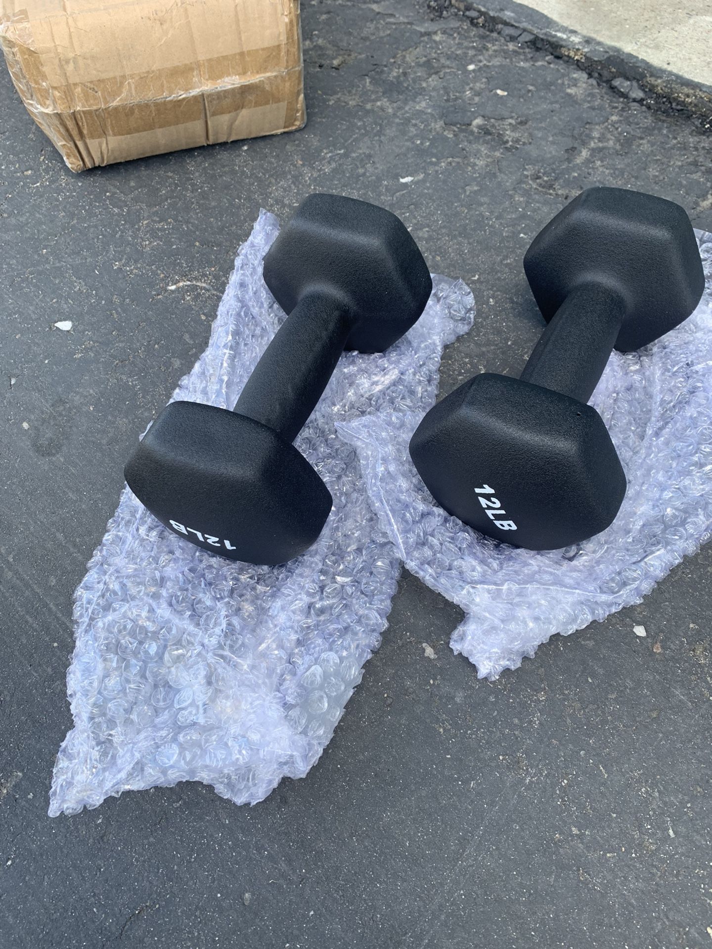 BRAND NEW DUMBBELL SET