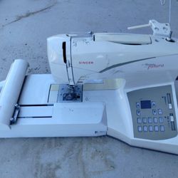 Singer Sewing Machine 