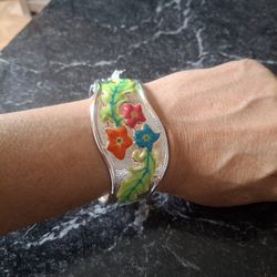 Flower Hinged Bracelet 