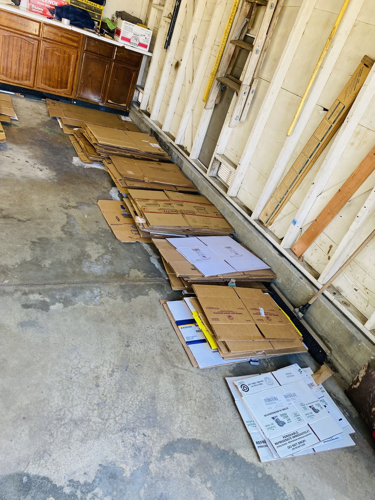 moving Boxes. (. 60 Bx)