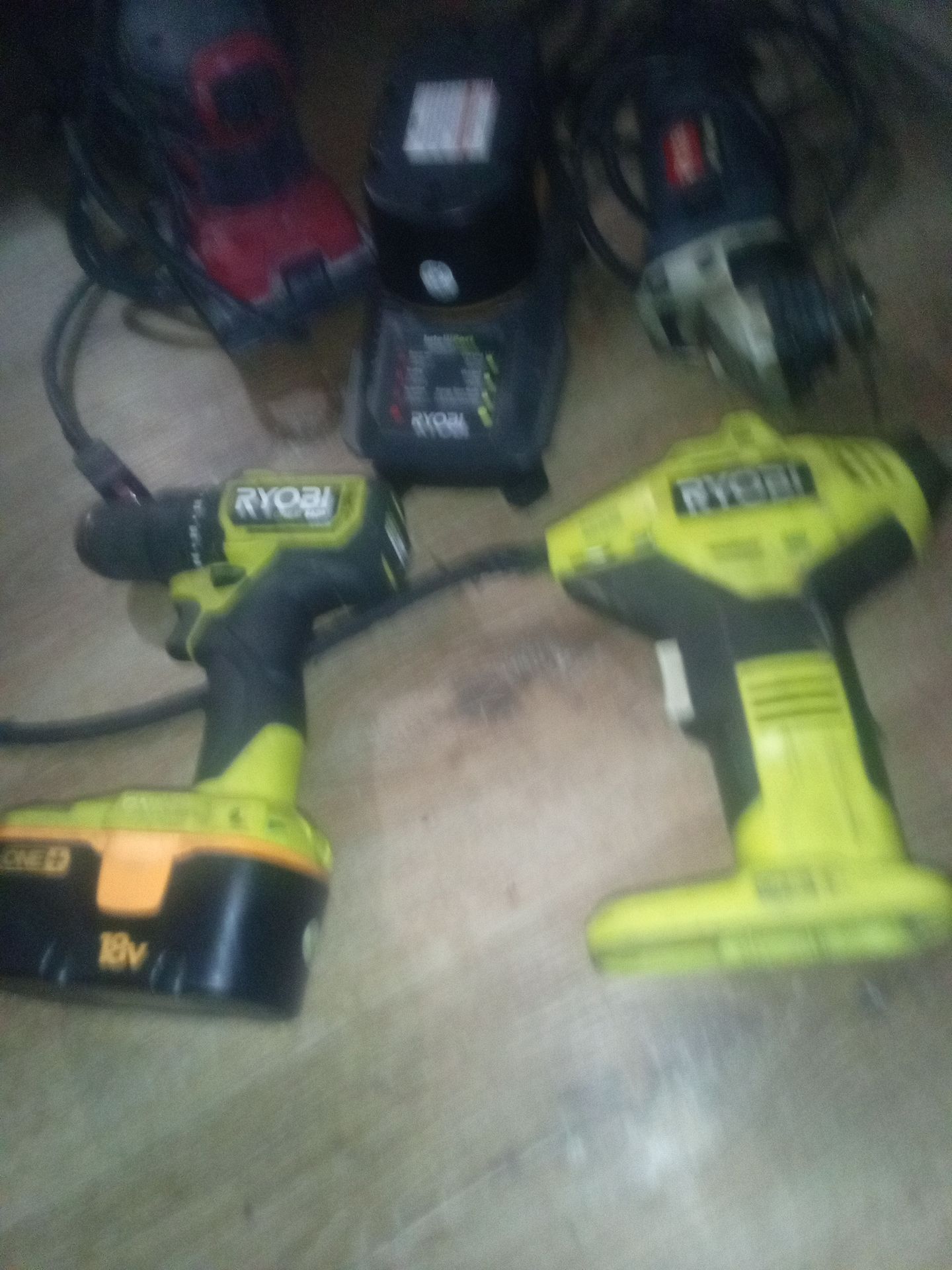 RYOBI DRILL WITH BATTERY PLUS RYOBI AIR COMPRESSOR AND RYOBI BATTERY CHARGER INCLUDED