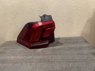 2018-2021 VOLKSWAGEN TIGUAN TAIL LIGHT LH