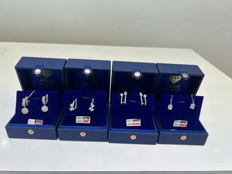 VS2 Lab Diamond Earrings Set On 14KT WG